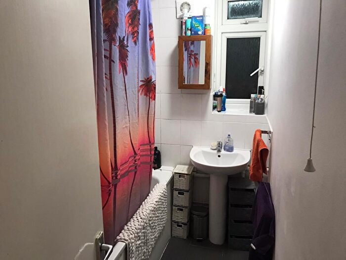 2 Bedroom Flat To Rent In Stockwell Gardens Estate, London, SW9