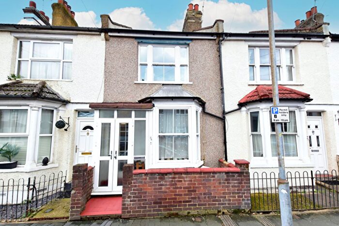3 Bedroom Terraced House For Sale In Cardiff Road, Watford, WD18