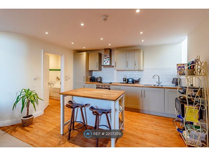 1 Bedroom Flat To Rent In Armoury Way, London, SW18