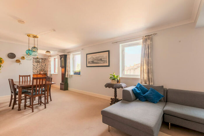 3 Bedroom Flat To Rent In Hopetoun Crescent Edinburgh United Kingdom, EH7