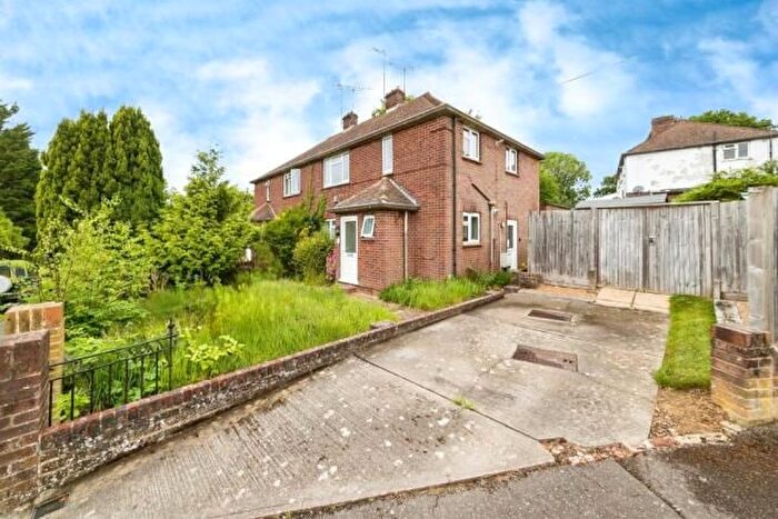 1 Bedroom Maisonette For Sale In Elizabeth Crescent, East Grinstead, RH19