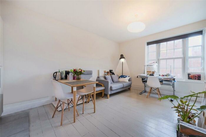 2 Bedroom Flat To Rent In Walker House, Phoenix Road, London, NW1