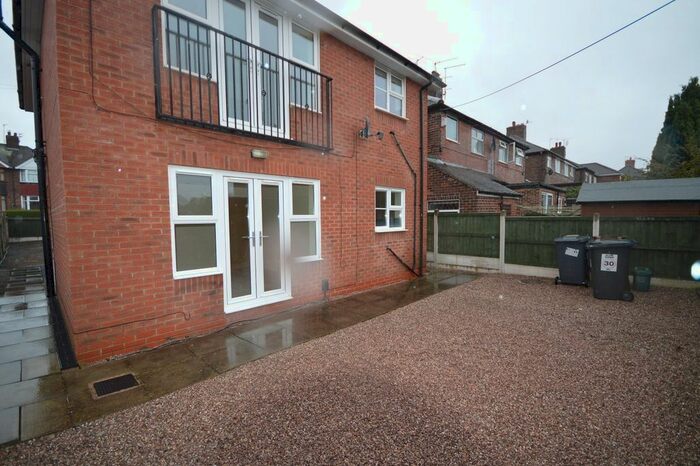 2 Bedroom Flat To Rent In Wolstanton Road, Chesterton, Newcastle-Under-Lyme, ST5