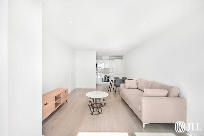 2 Bedroom Flat To Rent In City North Place London, N4