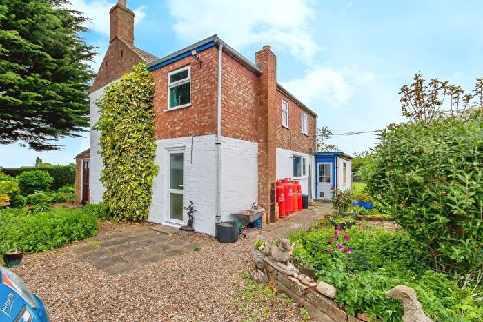 3 Bedroom Farmhouse For Sale In Green Lane, New York, Lincoln, LN4