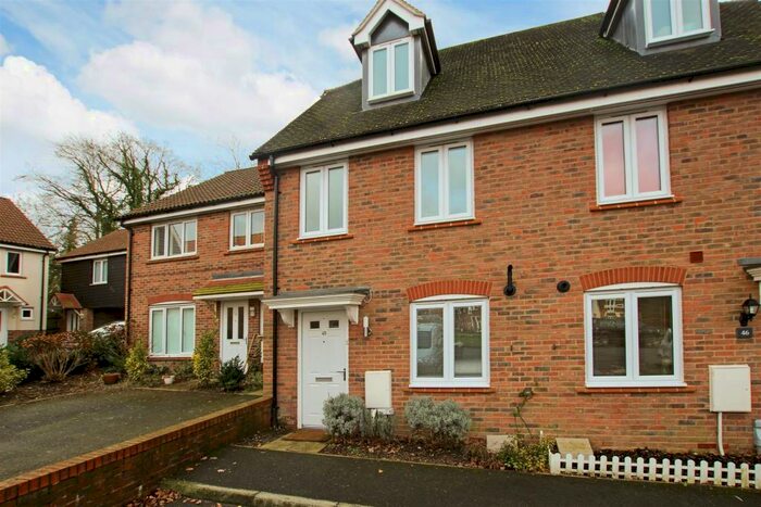 3 Bedroom Semi-Detached House To Rent In Orchard Close, Burgess Hill, RH15