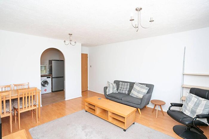 2 Bedroom Flat To Rent In Whippendell Road, Watford, WD18