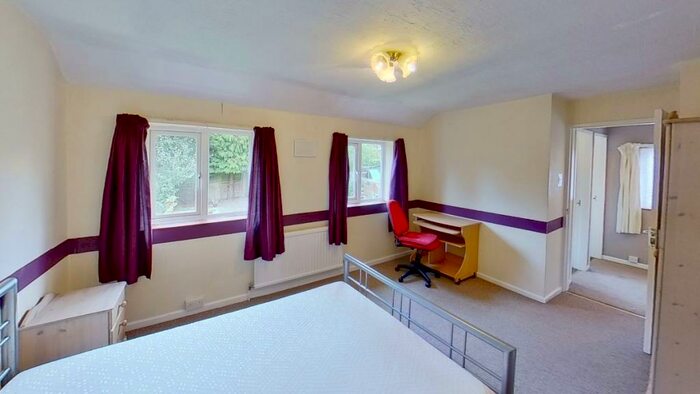 4 Bedroom Semi-Detached House To Rent In Cabell Road, Guildford, GU2