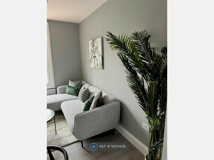 1 Bedroom Flat To Rent In Cressingham Road, London, SE13