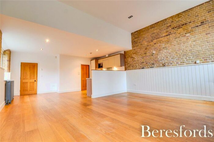2 Bedroom Duplex For Sale In Myers Court, The Galleries, CM14
