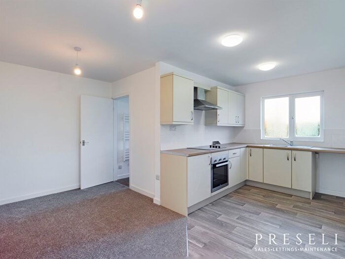 2 Bedroom Flat To Rent In Broadmoor, Kilgetty, SA68