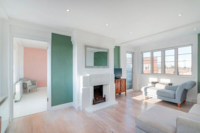 3 Bedroom Flat To Rent In Chiswick Village, Chiswick, London, W4