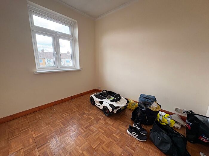 5 Bedroom Semi-Detached House To Rent In Nightingale Road, London, N9