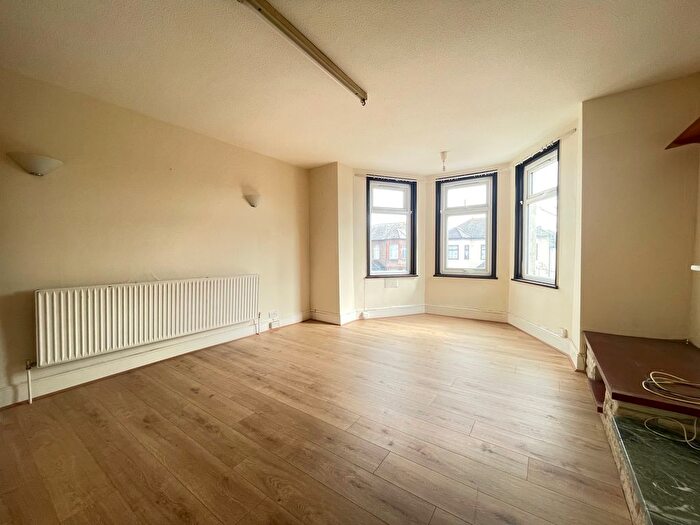 1 Bedroom Flat To Rent In Eastwood Road, Ilford, IG3