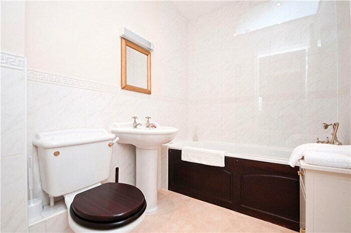 2 Bedroom Apartment To Rent In Earl's House, Chaucer Close, Windsor, Berkshire, SL4