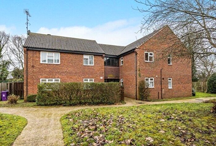 1 Bedroom Flat To Rent In Groves Way, Cookham, Berkshire, SL6