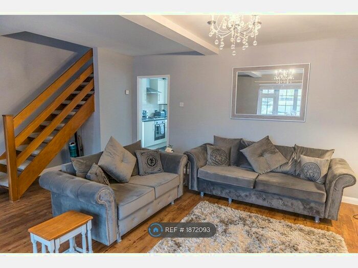 3 Bedroom Semi-Detached House To Rent In Nhs Bills Included, Grimsby, DN33