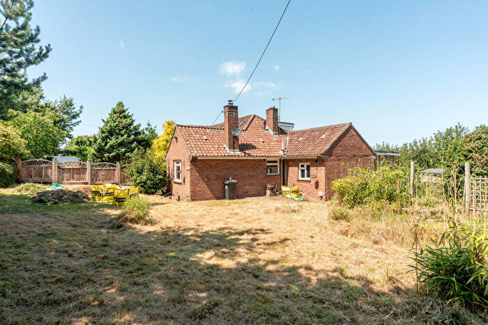 2 Bedroom Semi-Detached Bungalow For Sale In Snevets, Clapton In Gordano, BS20