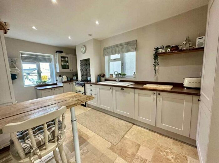 3 Bedroom Semi-Detached House To Rent In Moorsfield Close, Clutton, Bristol, BS39