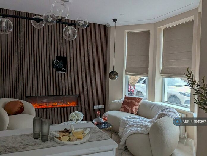 2 Bedroom Flat To Rent In Rosemont Road, London, NW3