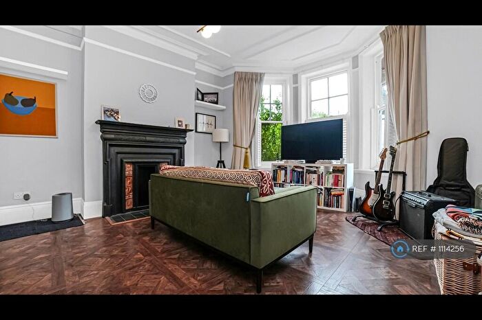2 Bedroom Flat To Rent In Hillside Gardens, London, N6