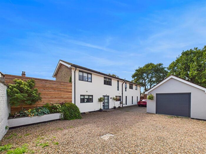 4 Bedroom Detached House For Sale In Market Place, South Cave, HU15