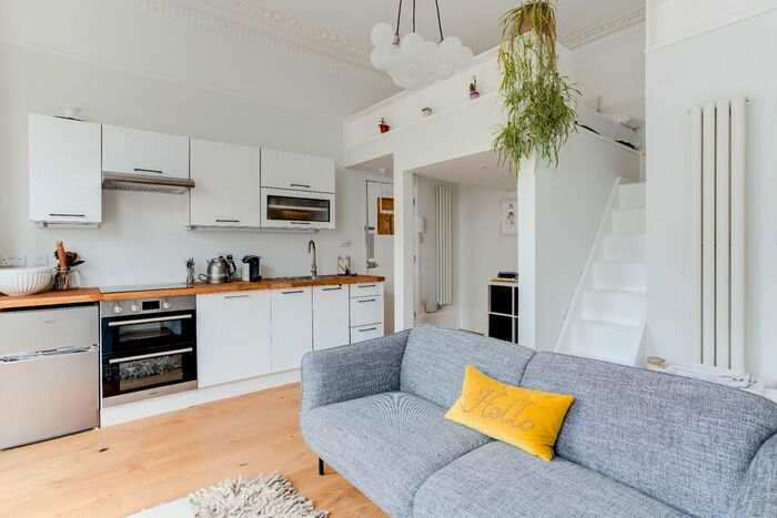 Studio To Rent In St. Aubyns, Hove, BN3
