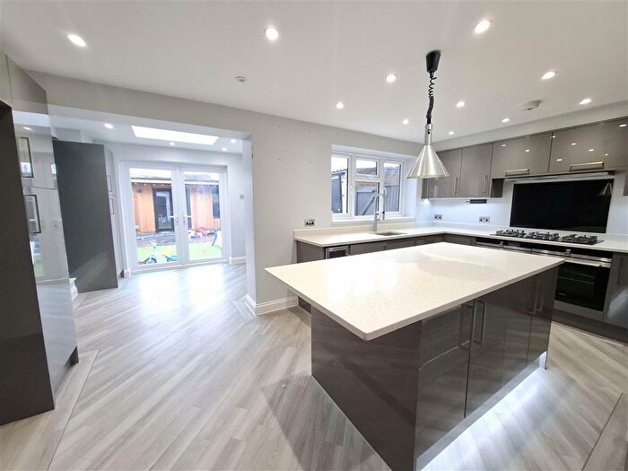 4 Bedroom House To Rent In Hawthorne Lane, Hemel Hempstead, HP1