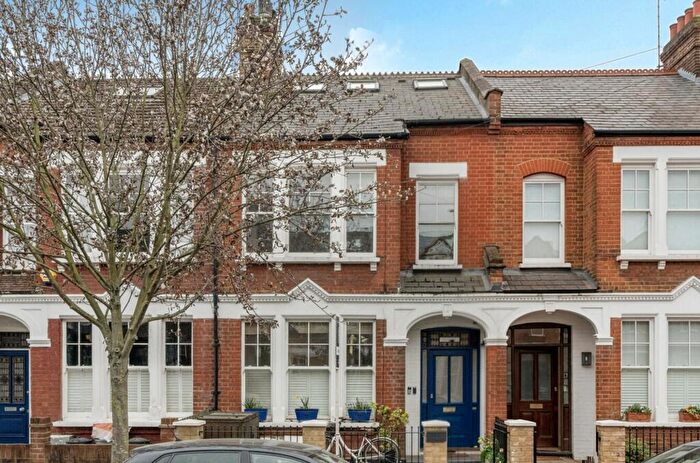 3 Bedroom Flat For Sale In Ravenslea Road, Balham, SW12