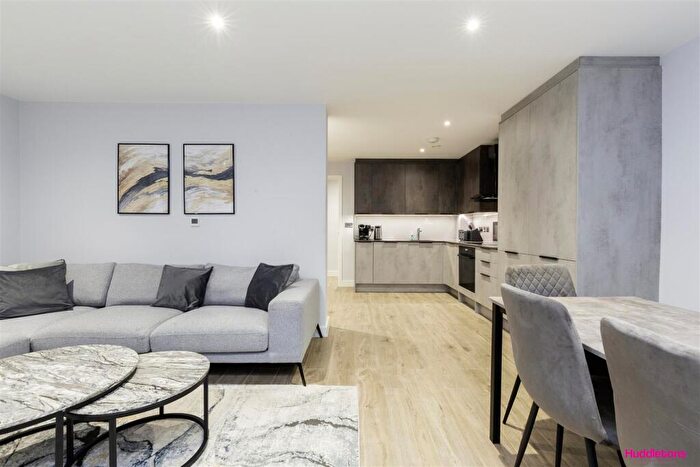 3 Bedroom Flat To Rent In The Hyde, Hendon, NW9