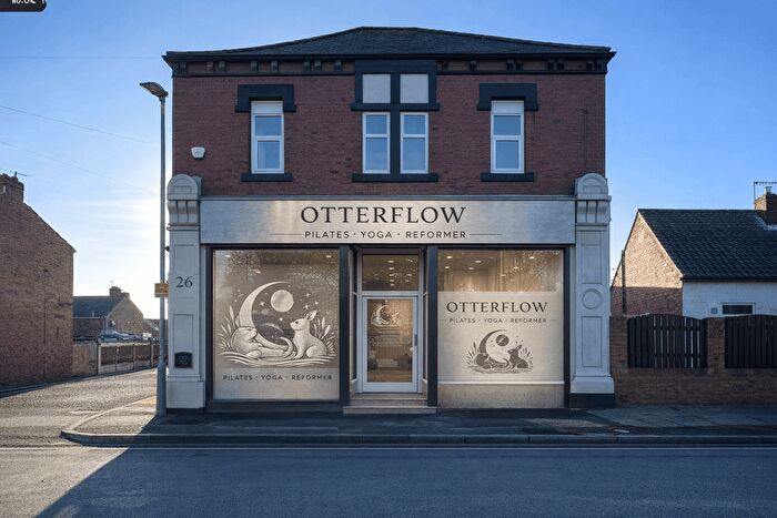 2 Bedroom Flat To Rent In Junction Lane, Ossett, Wakefield, WF5