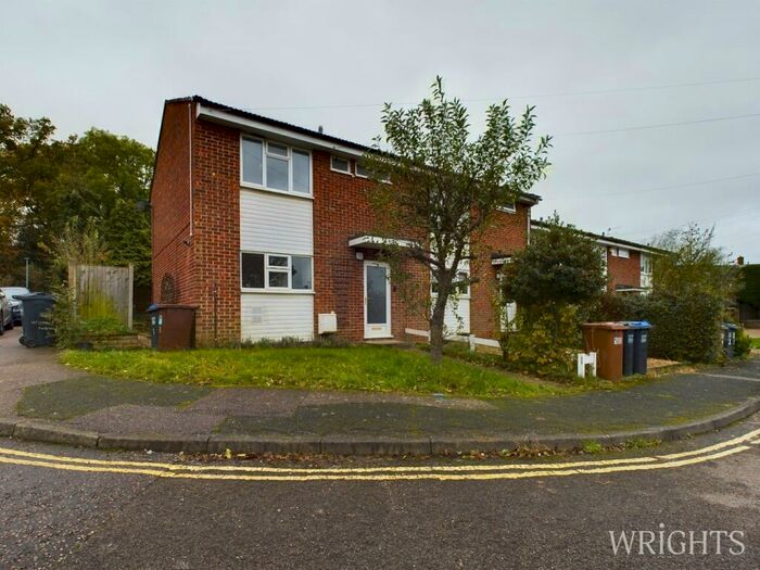3 Bedroom End Of Terrace House For Sale In Glebe Close, Essendon, Hatfield, AL9