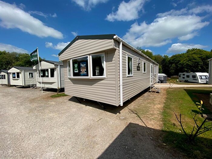 2 Bedroom Mobile/park Home For Sale In Newhaven, Buxton, SK17