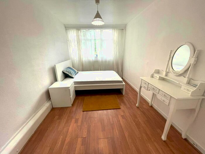 2 Bedroom Flat To Rent In Woking Close, Priory Lane, Richmond, SW15