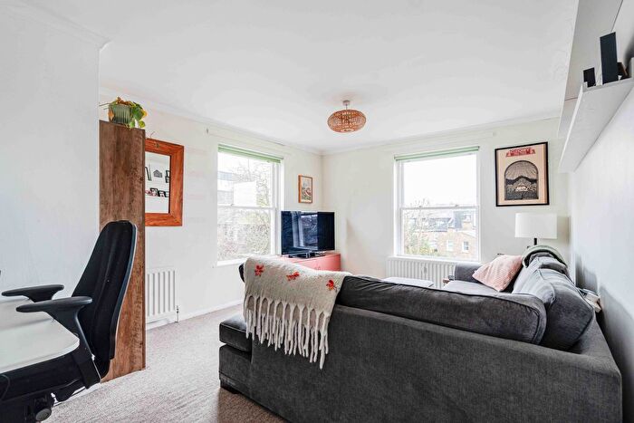 1 Bedroom Flat For Sale In New Road, Crouch End, N8