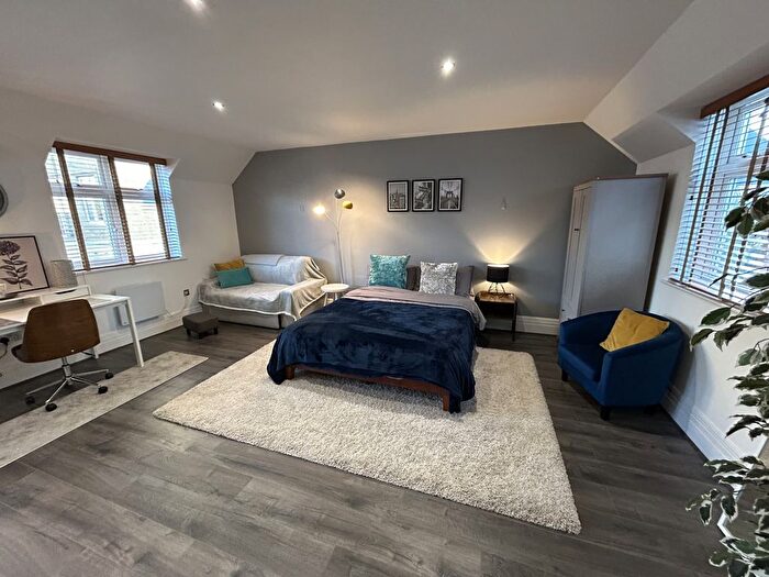 Studio To Rent In Melliss Avenue, London, Richmond, TW9