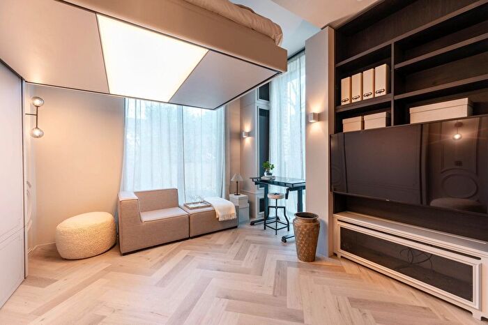Maisonette To Rent In Willesden Lane, Brondesbury, London, NW2