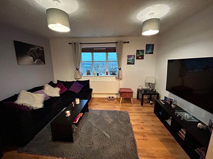 2 Bedroom Flat For Sale In Cobham Close, Cippenham, Slough, SL1