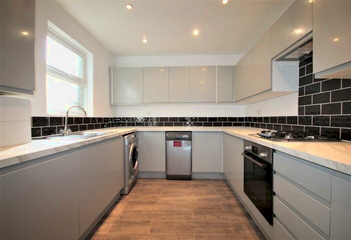 4 Bedroom Flat To Rent In Williamson Street, Islington, N7