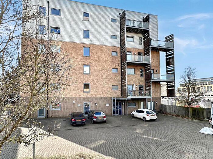 2 Bedroom Flat For Sale In Rustat Avenue, Cambridge, CB1