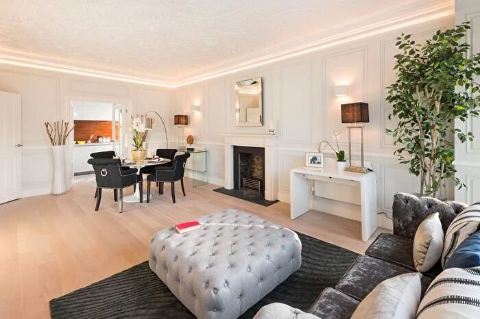 2 Bedroom Flat To Rent In Queens Gate, South Kensington, London, SW7