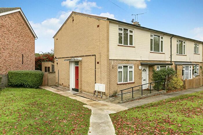 2 Bedroom Maisonette For Sale In The Copse, North Chingford, E4