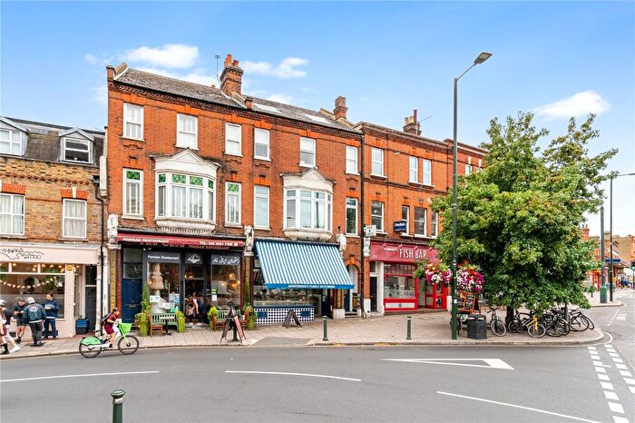 2 Bedroom Flat For Sale In St Margarets Road, St Margarets Village, TW1