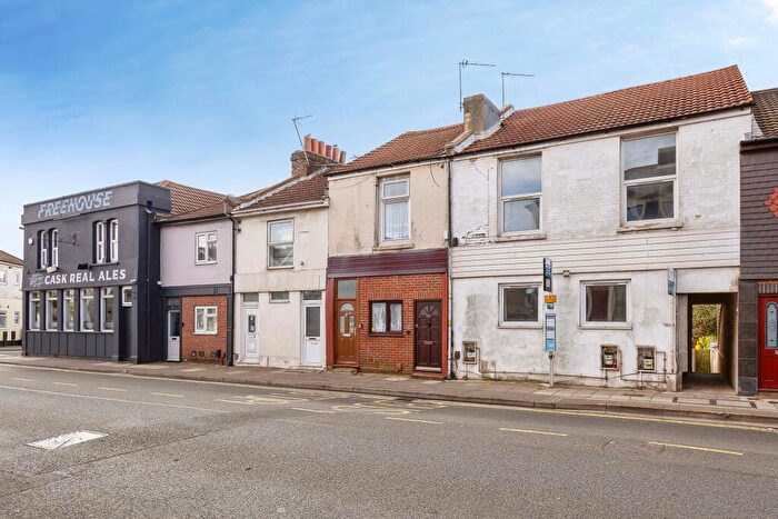 2 Bedroom Flat For Sale In Highland Road, Southsea, PO4