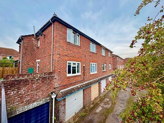 2 Bedroom Apartment To Rent In Cornwall Road, Midanbury, Southampton, SO18