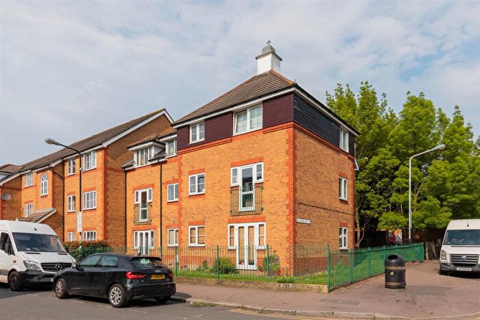 2 Bedroom Flat To Rent In Westbury Road, Walthamstow, E17