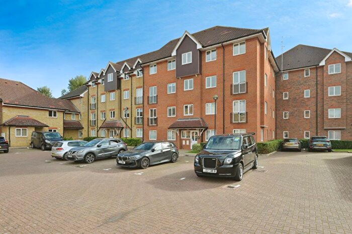 2 Bedroom Flat For Sale In Sutton Court, Ware, SG12
