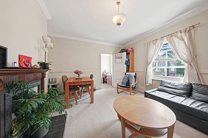 2 Bedroom Flat To Rent In Castlebar Road, London, W5