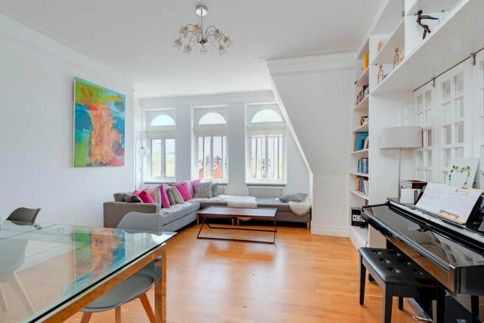 3 Bedroom Flat To Rent In Cunningham Court, Maida Vale, W9