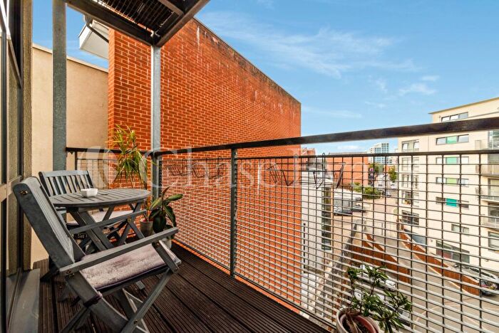 1 Bedroom Flat To Rent In Copenhagen Place, Limehouse, London, E14